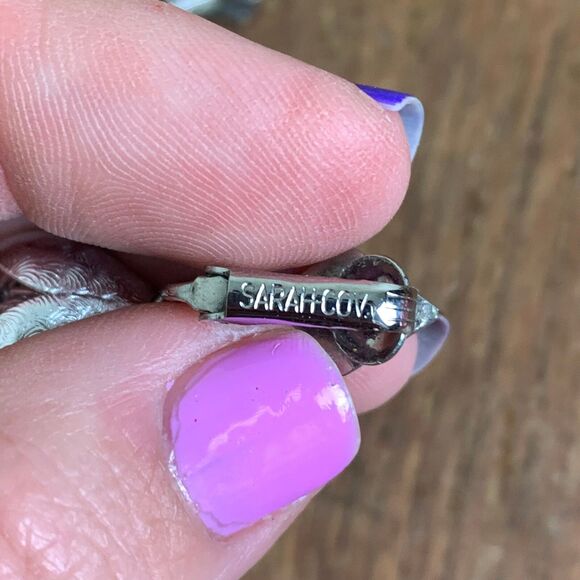 Vintage 1960s Sarah Coventry Silver tone Scroll link tassel clip on earrings - Picture 3 of 6